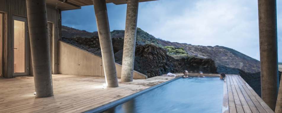 Outdoor Pool - Hotel Ion