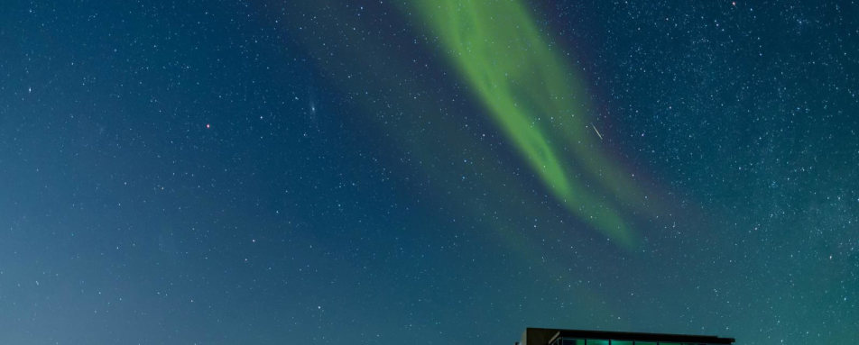 Hotel by night - Hotel Ion