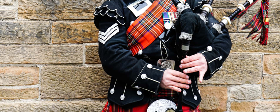 Scotland - Bagpiper 