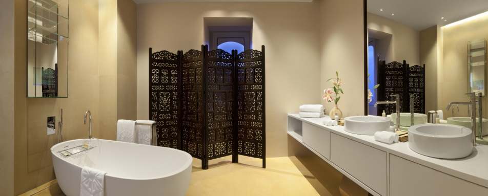 Dutch Suite Bathroom - Taj Mahal Palace