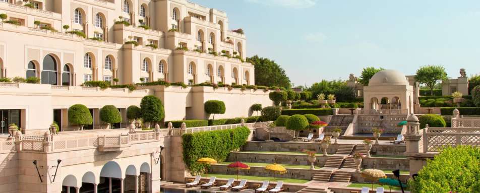 Exterior view of hotel & pool - The Oberoi Amarvilas