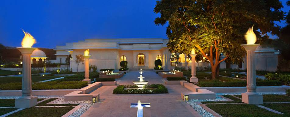 Gardens at night - The Oberoi Sukhvilas Resort & Spa