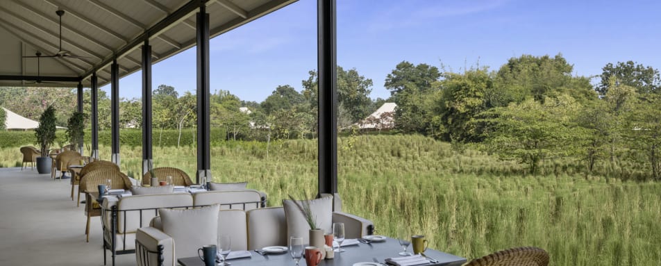 Outdoor Dining - The Oberoi Vindhyavilas 