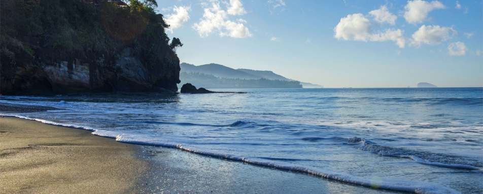 Black Sand Beach, Amankila 
