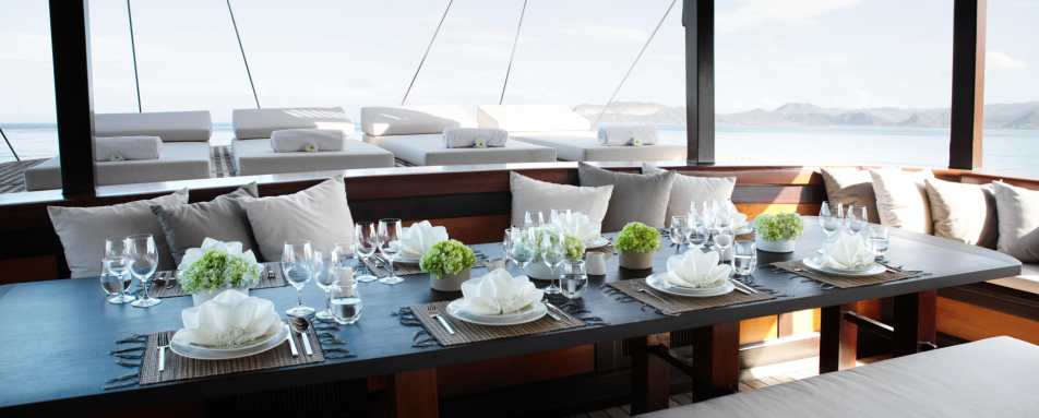 Dining area - Dunia Baru  