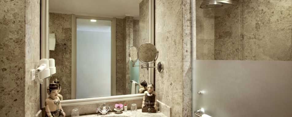 Bathroom - Phoenix Yogyakarta