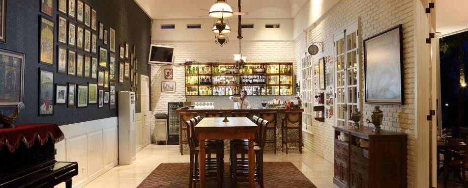 Patio Bar - Plataran Borobudur Resort & Spa