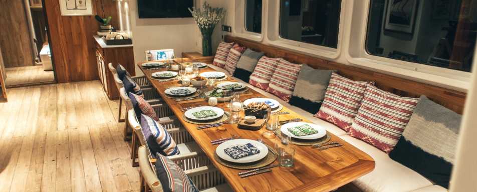 Interior Dining - Rascal Luxury Yacht 