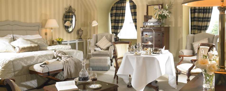 Deluxe Bedroom - Hayfield Manor Hotel 