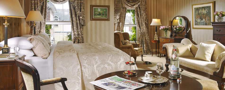 Deluxe Bedroom - Hayfield Manor Hotel 
