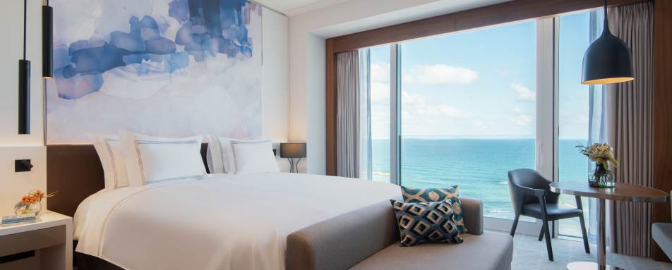 Deluxe Seafront Room 