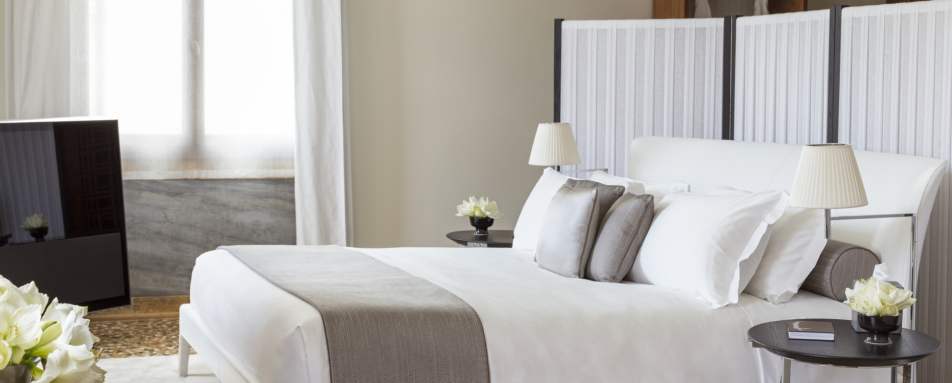 Grand Canal Suite bedroom - Aman Venice