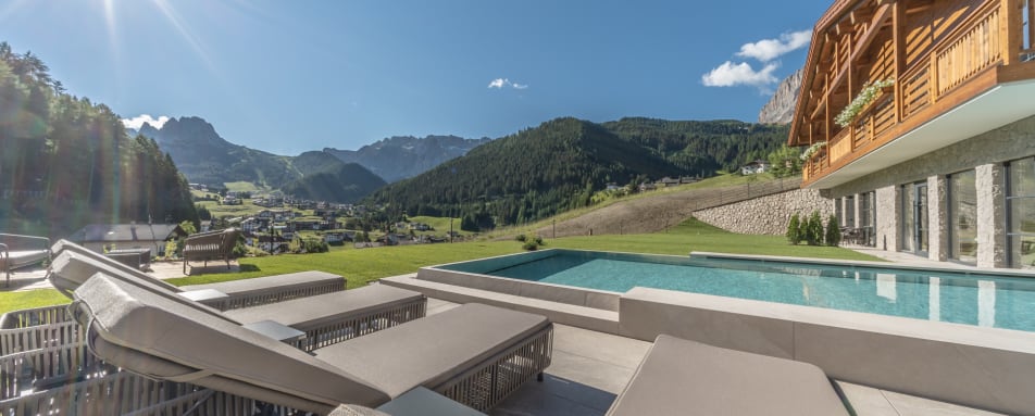 Pool and Chalet Sellaronda behind 