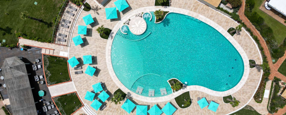 360 view of the pool area  