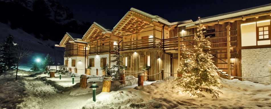 Chalets at night -  Hotel Fanes