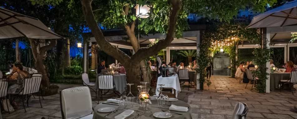 Hotel Palazzo Murat - Restaurant by night 