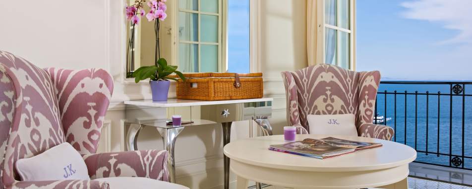 Seating area - JK Place Capri