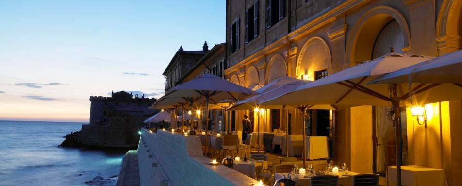 Restaurant Terrace by night