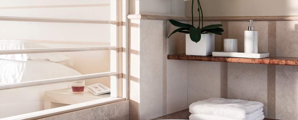 Prestige and Deluxe Junior Suite Bathtub 