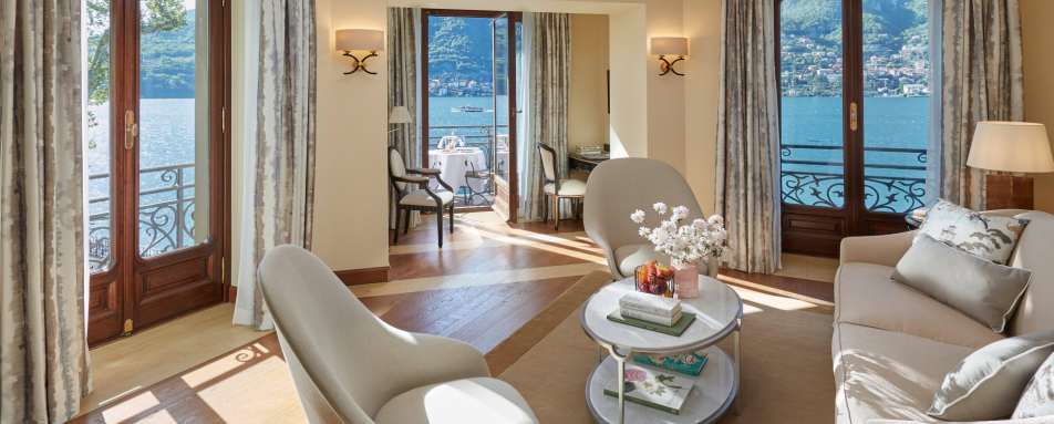 Duplex Vista Lago Suite living room 