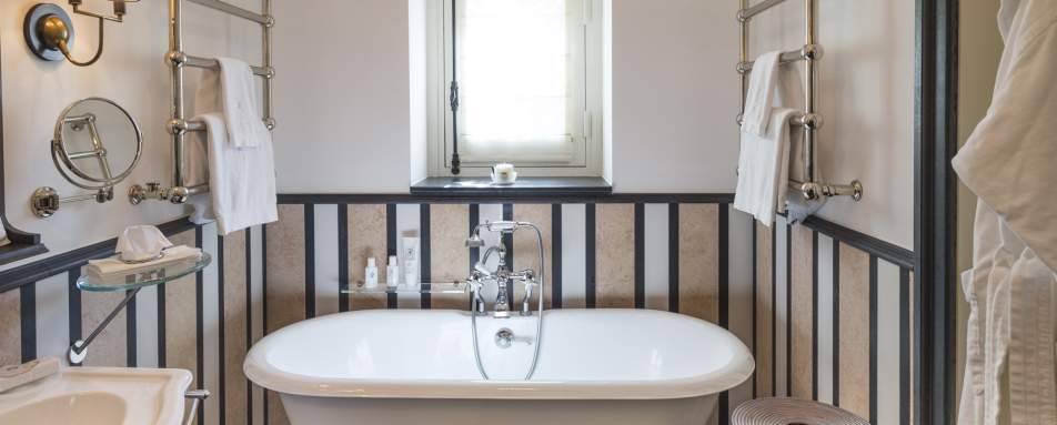 Roman Suite Bathroom 