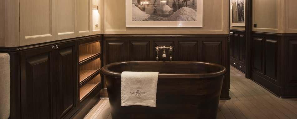 Bathtub - Satori Yacht