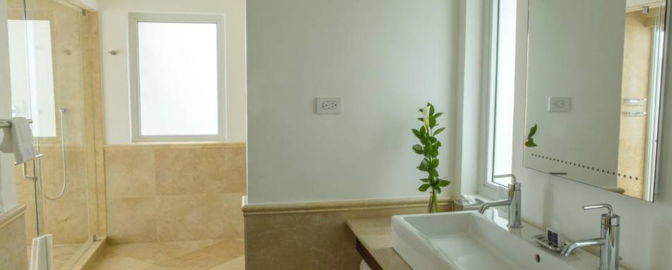 Bathroom, Deluxe Villa - The Trident Jamaica
