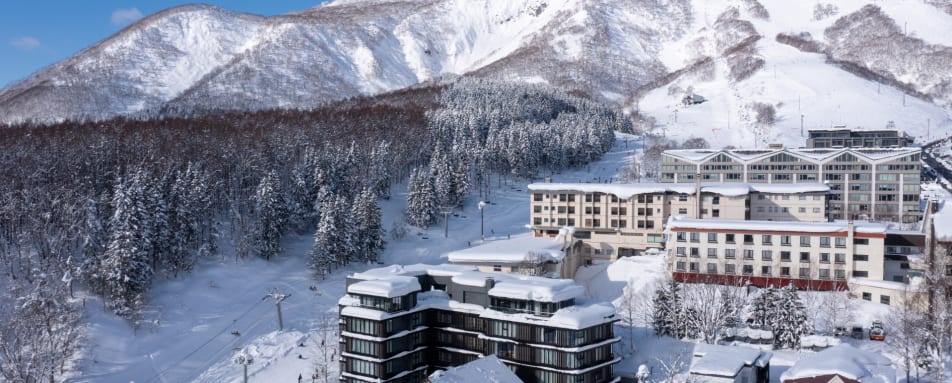 Exterior and Mountain View 