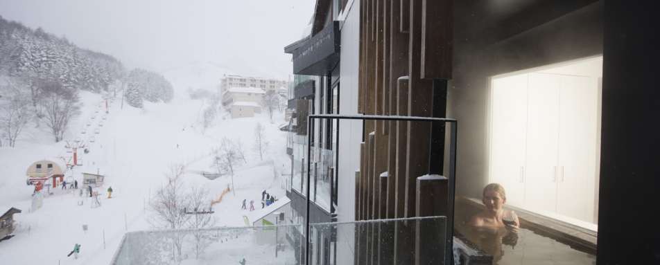 Private onsen with a view - The Vale
