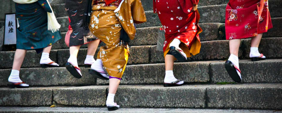 Geishas - Authentic Japan