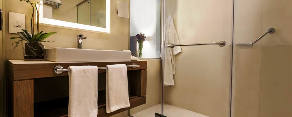 Executive Room Bathroom - Al Qasr Metropole