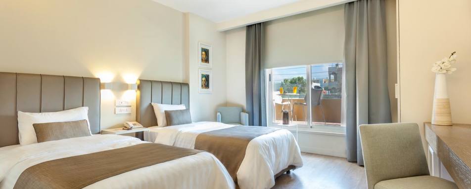 Twin Executive Room with Terrace - Al Qasr Metropole