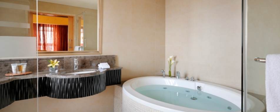 Executive Suite Bathroom - Petra Marriott 