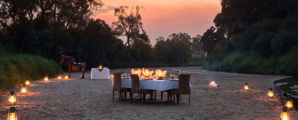 River bed dining - Sala's Camp
