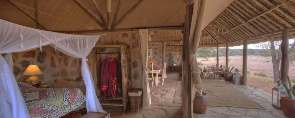 Family Banda - Saruni Rhino