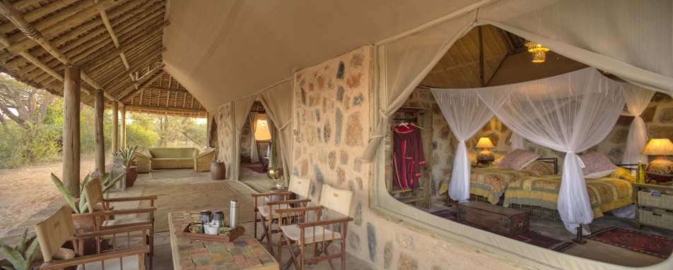 Family Banda - Saruni Rhino