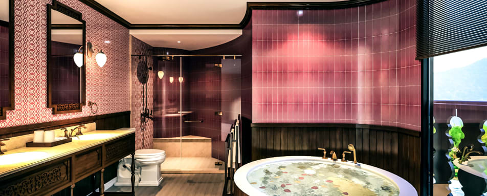 Signature Suite Bathroom 