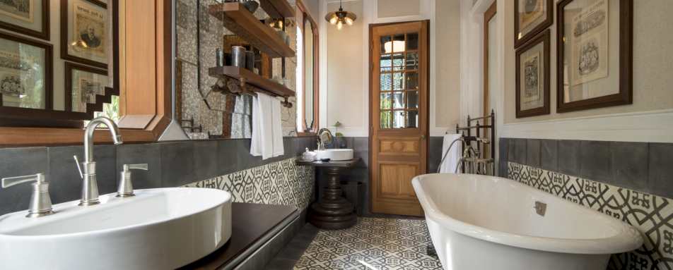 Rosewood Luang Prabang - Riverside Villa Bathroom