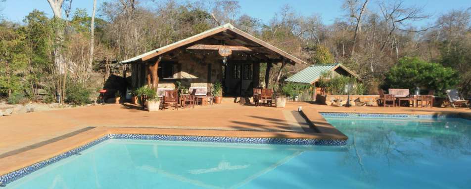 Pool and Bar Area - Ankarana Lodge