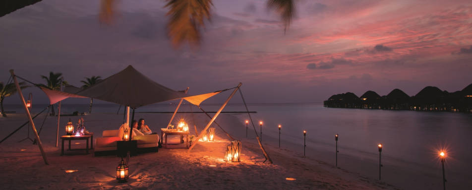 Beach dining - Constance Halaveli Resort