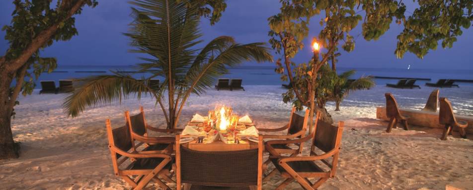 Barefoot Dining - Constance Moofushi