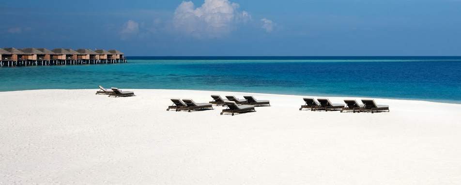 Beach View - Constance Moofushi