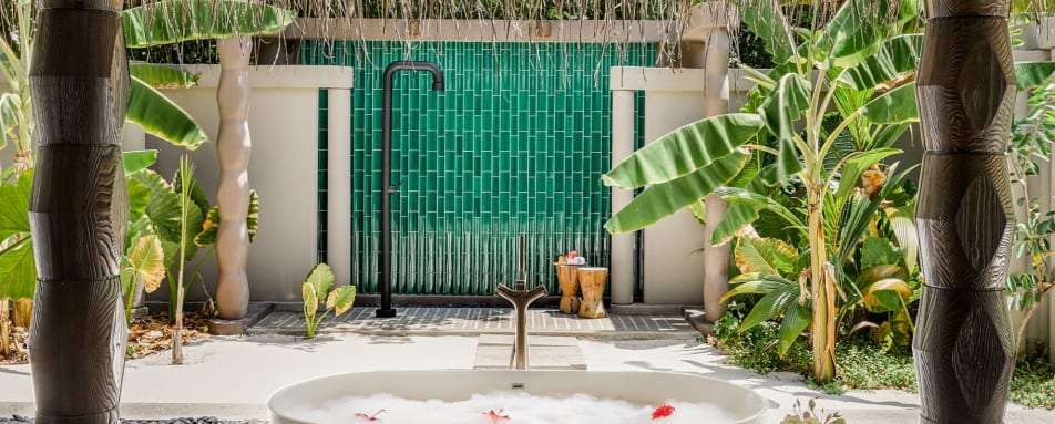 JOALI Beach Villa with Pool Bath 