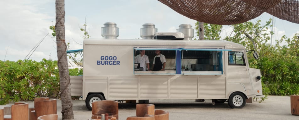 GO GO BURGER  TUK TUK GELATO 