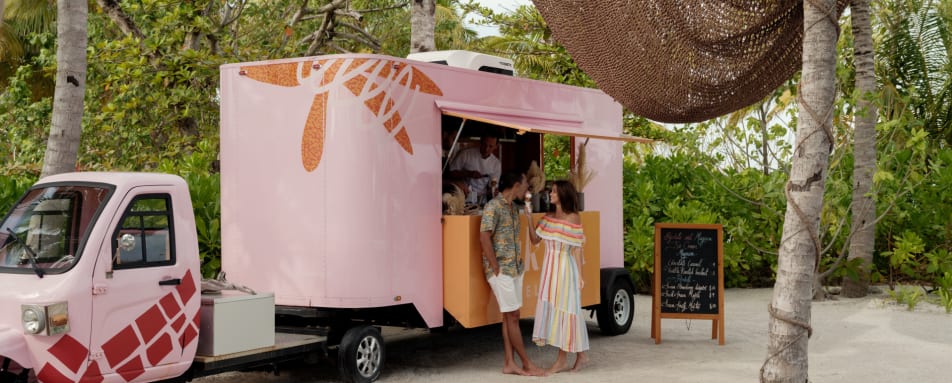 GO GO BURGER  TUK TUK GELATO 