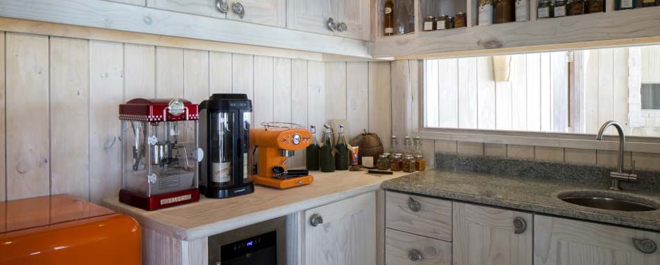 1 Bedroom Overwater Villa Walk-in Minibar - Soneva Jani