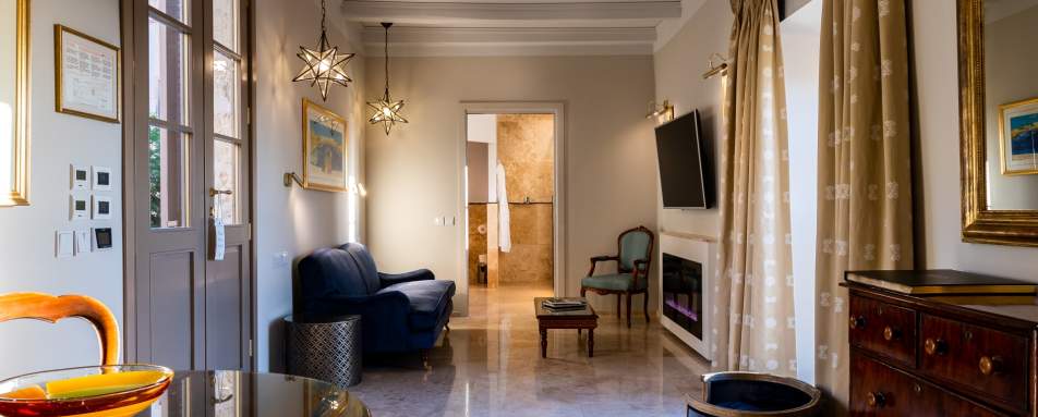 Executive Suite with Panoramic View 