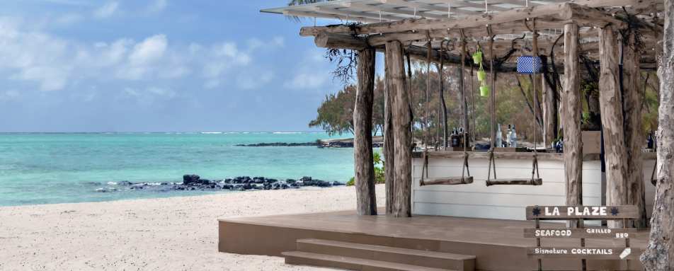 Beach grill & bar, Ile aux Cerfs private beach