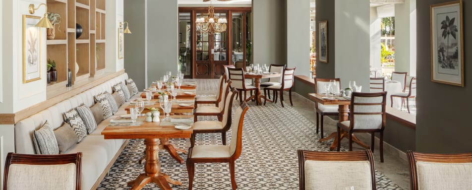 la manoir diningroom  