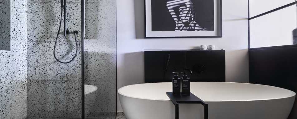 Junior Suite Bathroom 